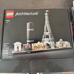 NWT Lego Architecture Paris